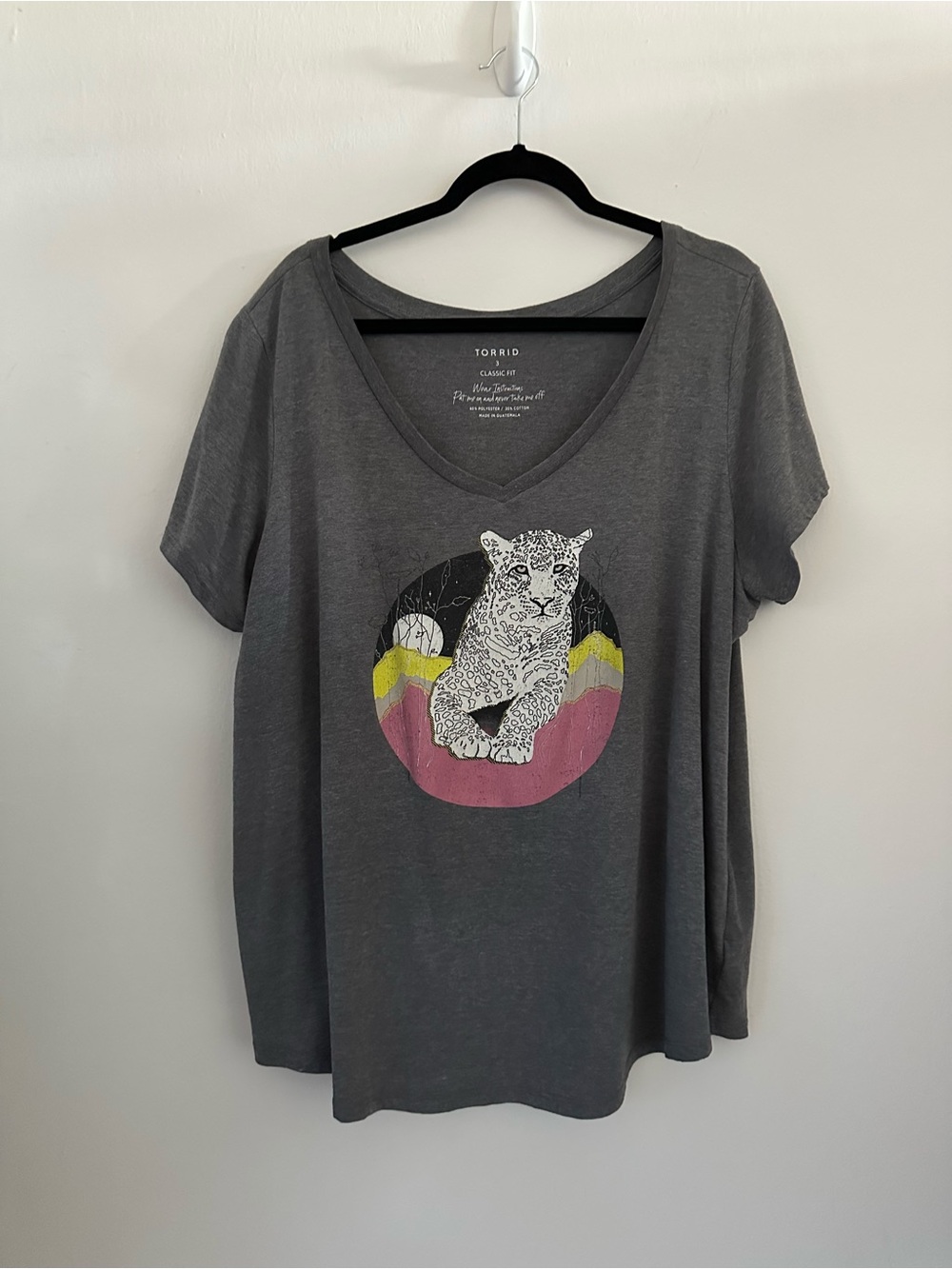 Torrid Gray Classic Fit V-neck Tee With Pop Art Leopard Graphic Size 3X